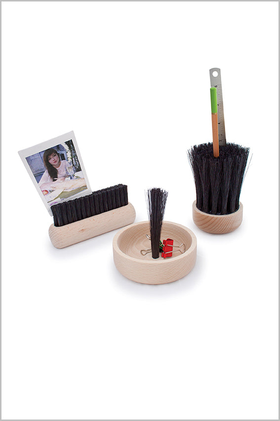 Pen holder, photo holder, brush, oak base